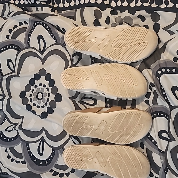 Bare Traps Sandals - Picture 3 of 5